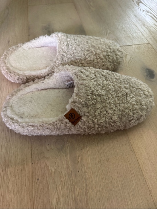 dearfoams Shoes - dearfoams Cozy Bouclé Slippers in Cream